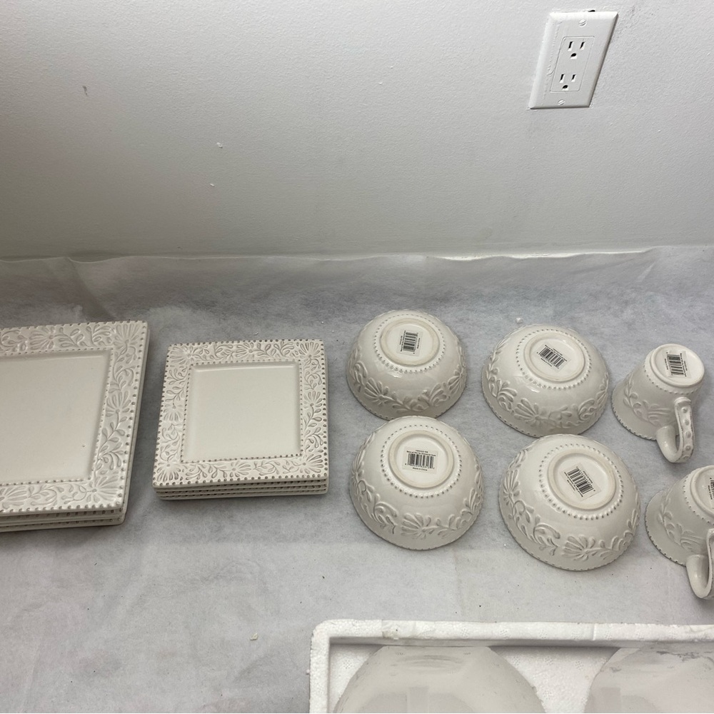 Embossed White Square Dinnerware Set - Picture 2 of 10
